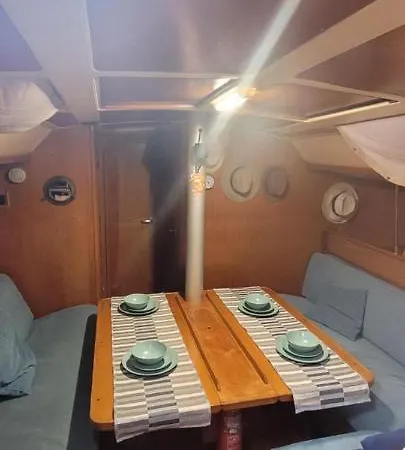 Hotel en barco Velero En Port Forum Sail Boat *